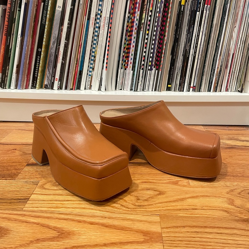 L'INTERVALLE Grettel Tan Platform Mules